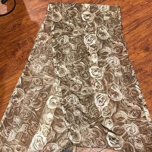 Rose Patterned Scarf in Black and Gray